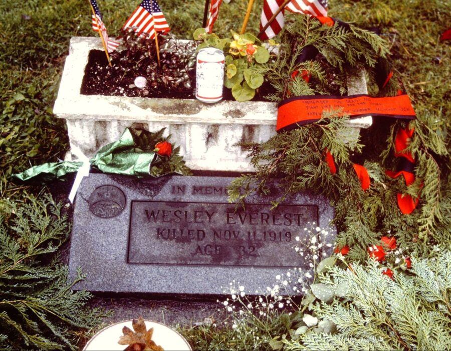 Wesley Everest's Grave, on the first annual gathering of Wobblies in remembrance of his death, 1989. Credit: FW Tuck x331980